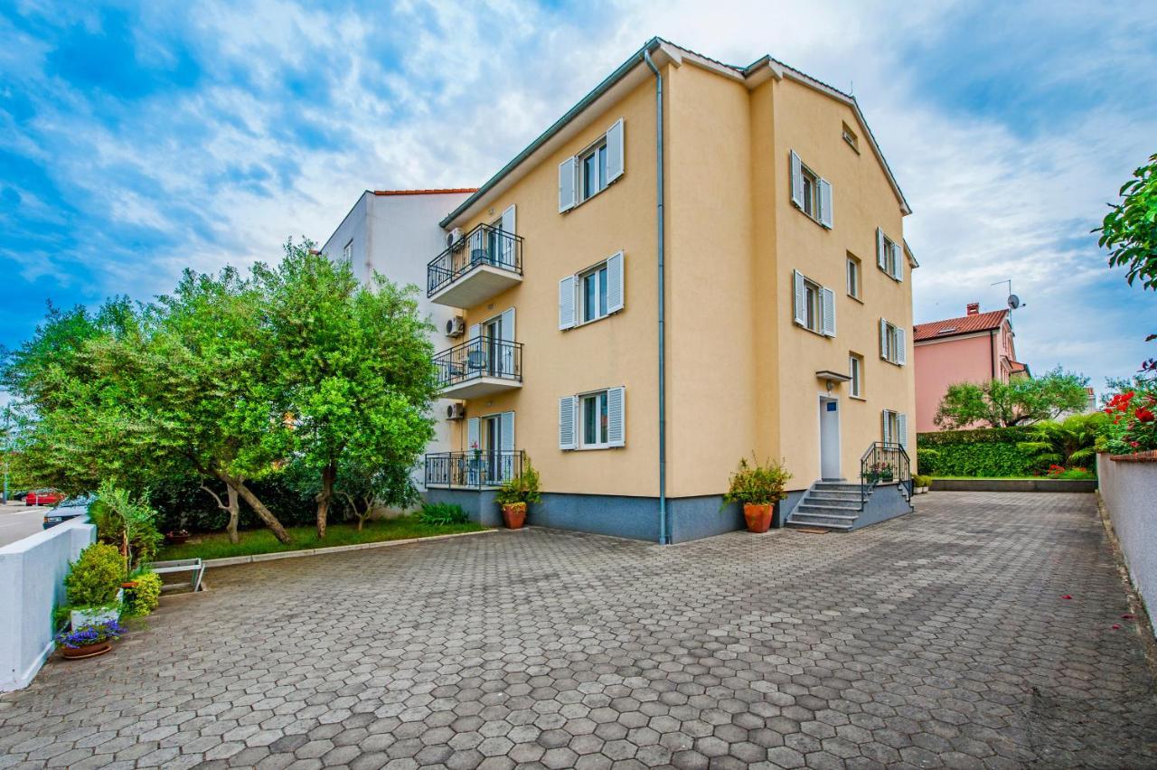 Apartments Bella B Rovigno Esterno foto