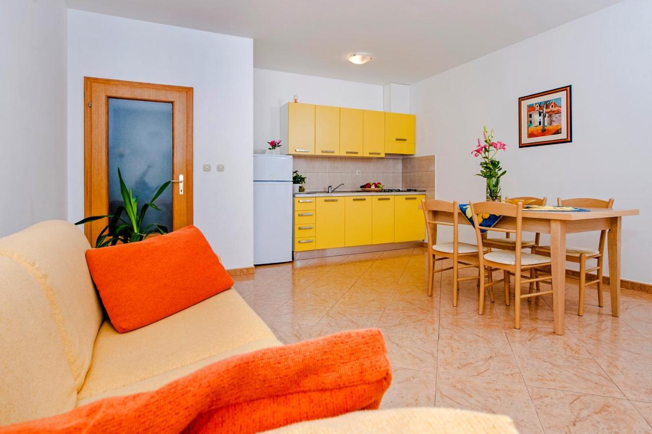 Apartments Bella B Rovigno Esterno foto