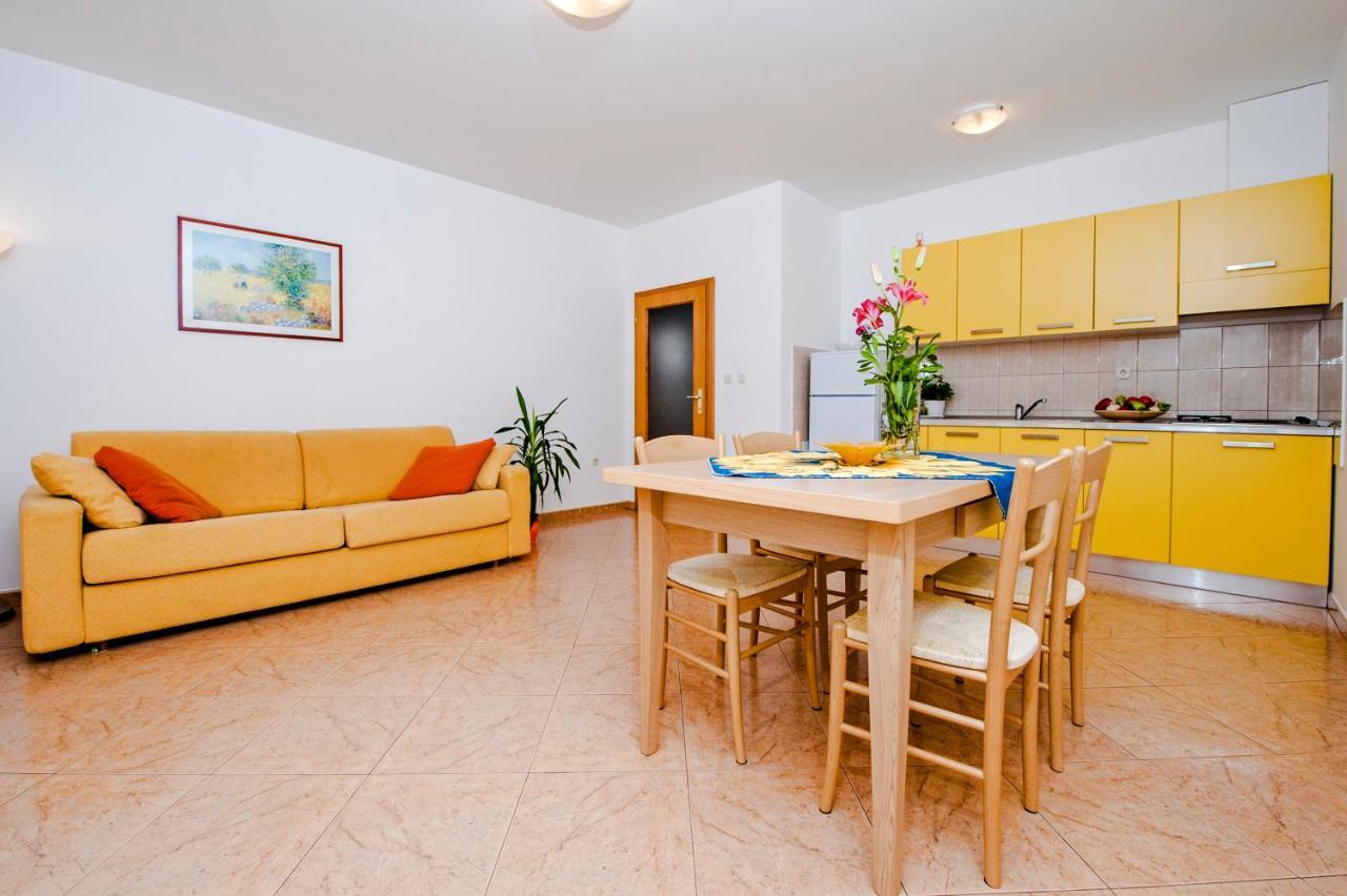 Apartments Bella B Rovigno Esterno foto