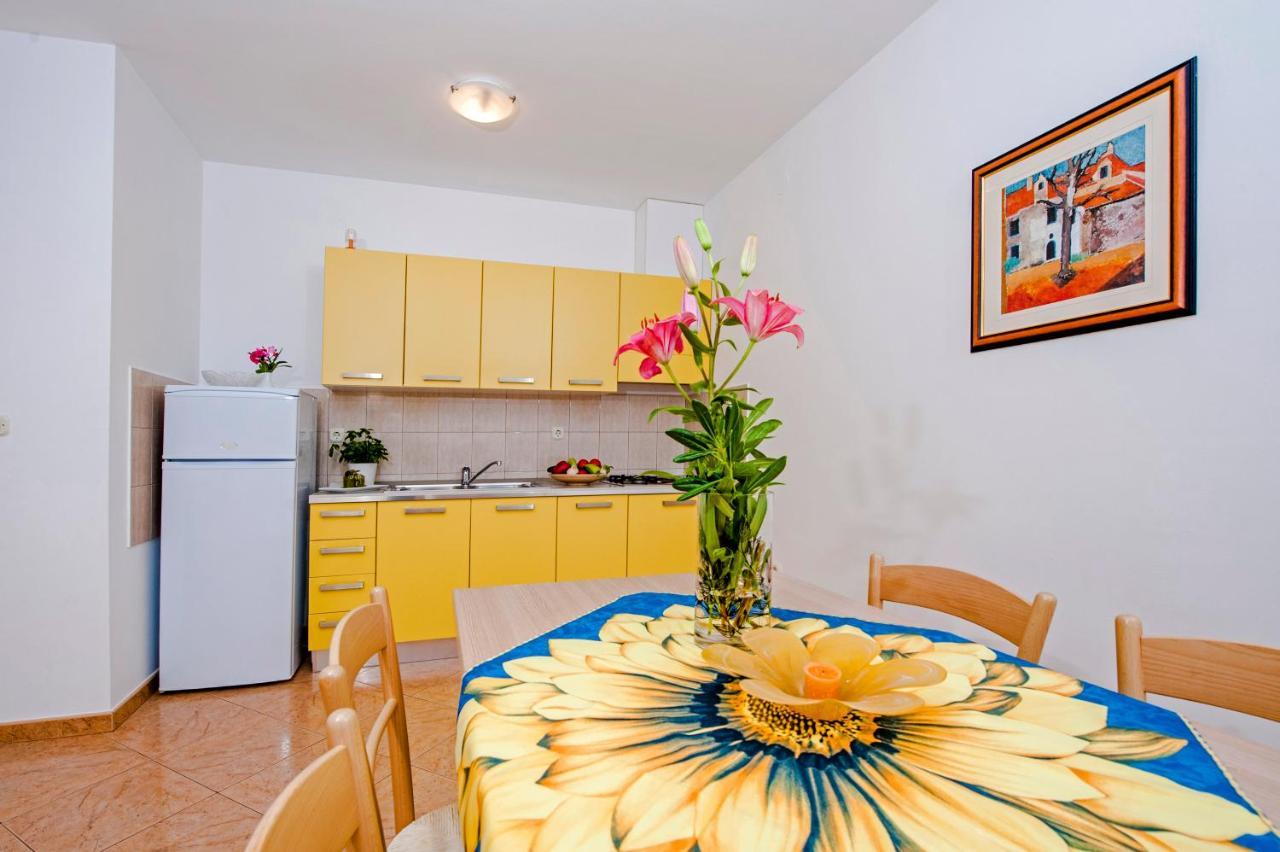 Apartments Bella B Rovigno Esterno foto