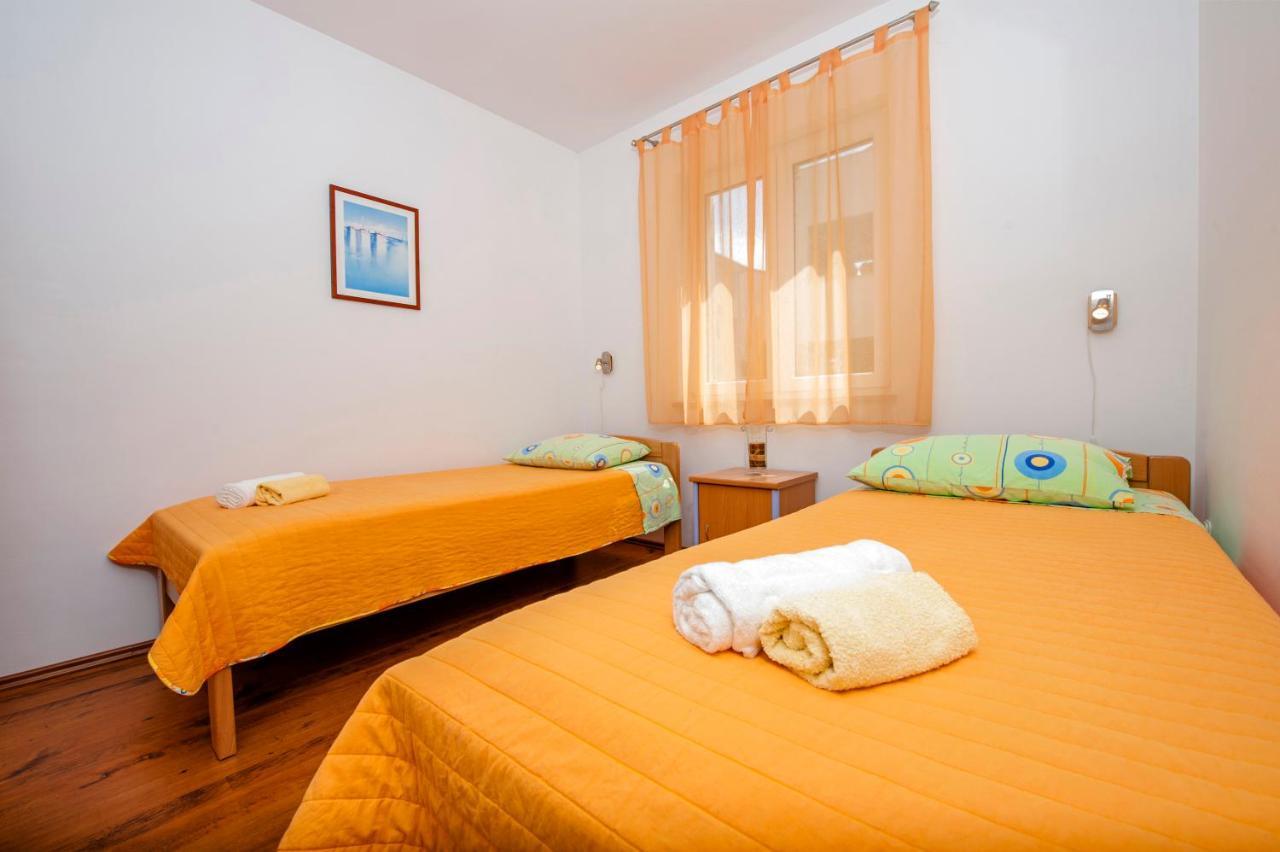 Apartments Bella B Rovigno Esterno foto
