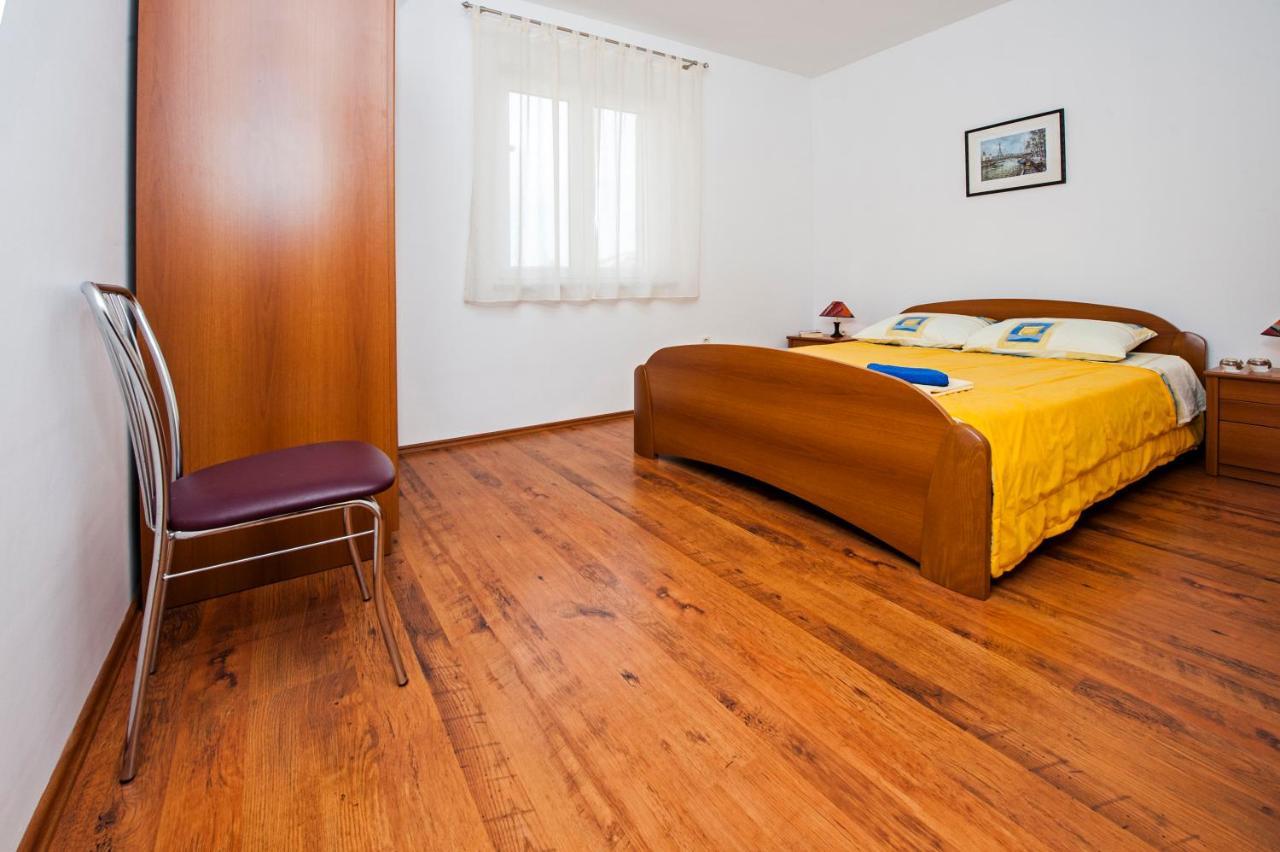 Apartments Bella B Rovigno Esterno foto