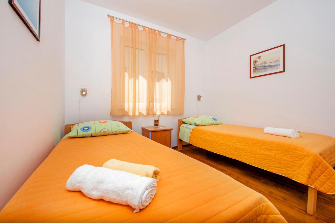 Apartments Bella B Rovigno Esterno foto