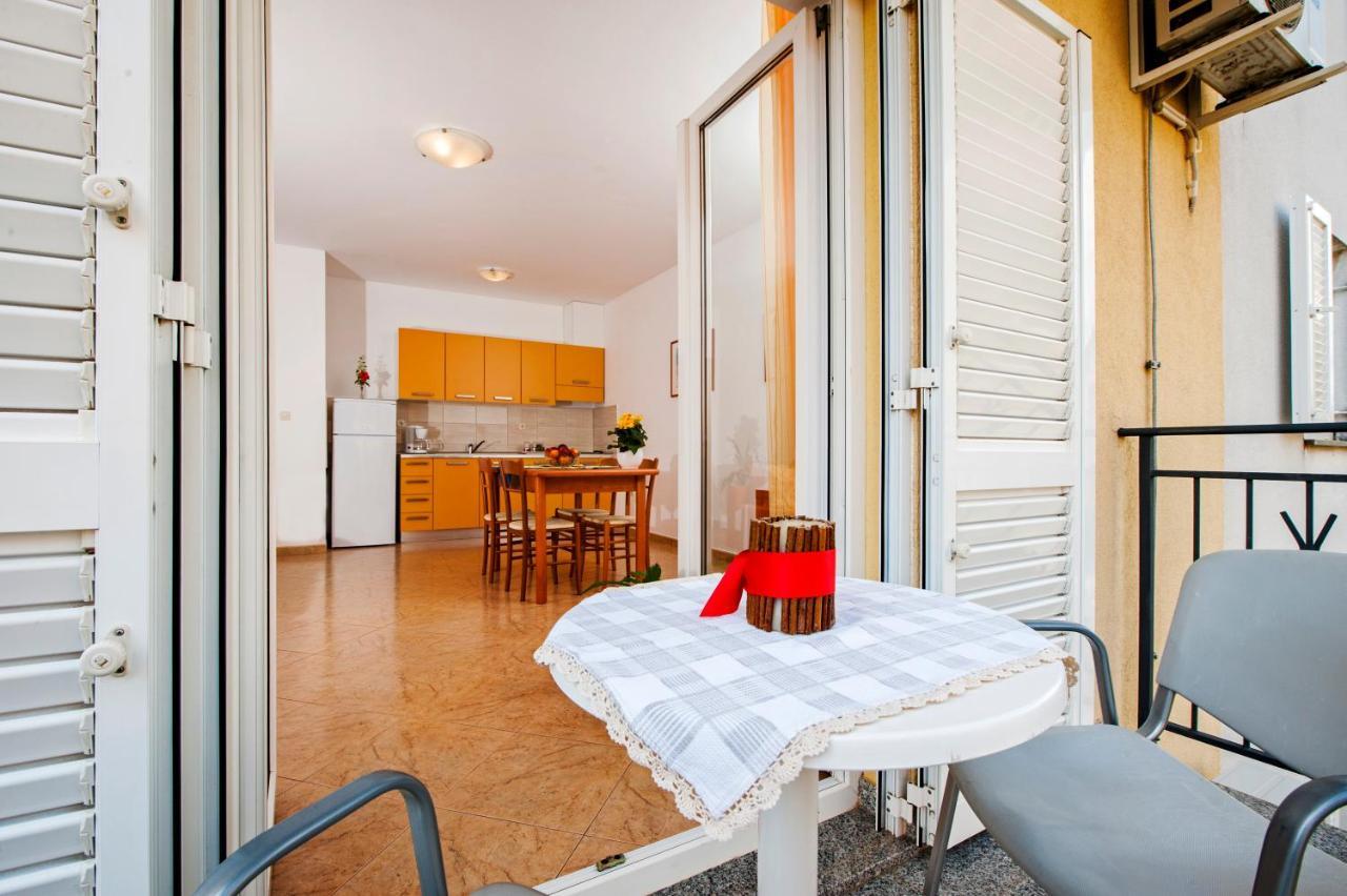 Apartments Bella B Rovigno Esterno foto